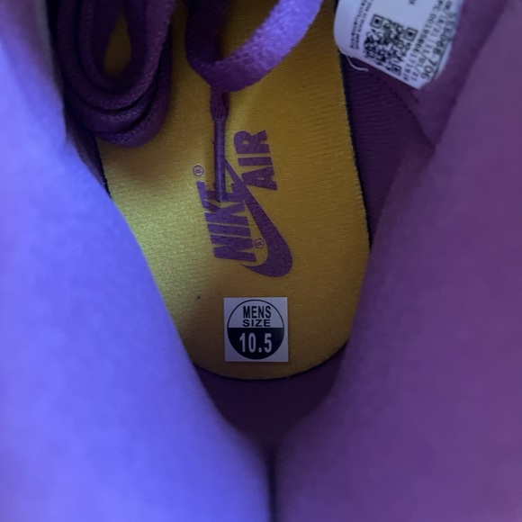 Nike Air Jordan 1 Retro High OG - Picture 9 of 10